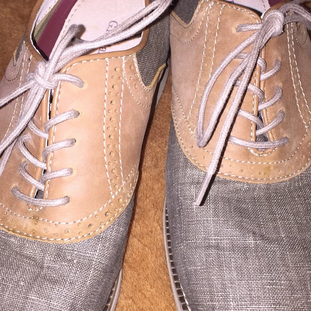 G.‎ H. Bass & Co. men's pair of Oxford shoes